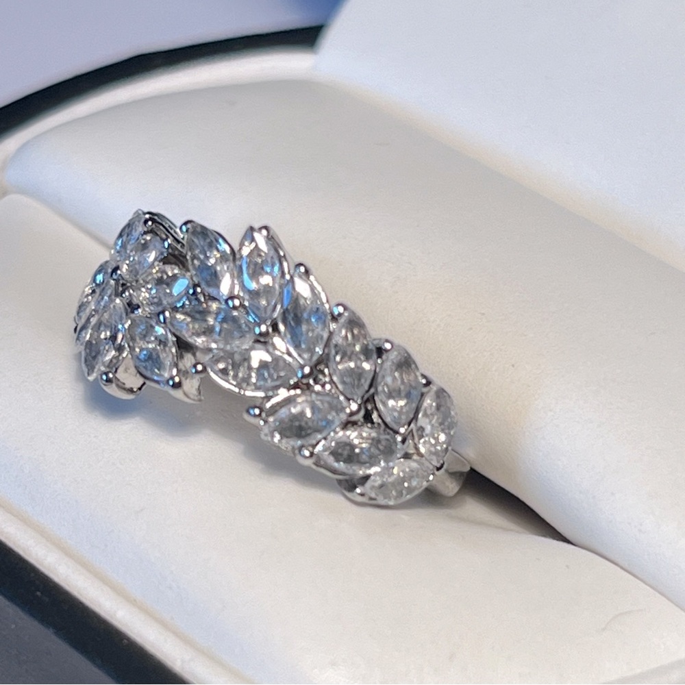 925 Sterling Silver Leaf Design Ring - image 2